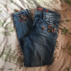 Never worn Lucky Brand embroidered jeans